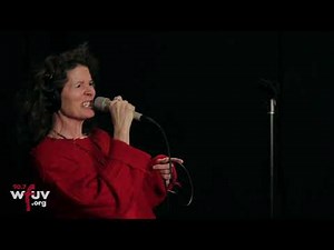 Edie Brickell and New Bohemians - "Trust" (Live at WFUV)