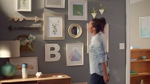 Command Picture Hanging Strips TV Spot, 'Picture Wall' Feat. Tim Gunn