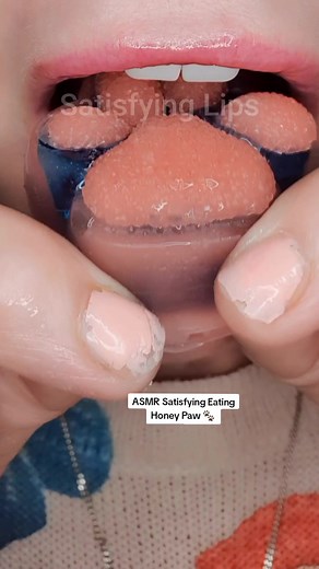 ASMR Satisfying Eating Honey Paw 🐾 #asmr #honey #satisfyinglips
