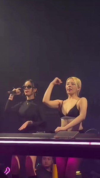 感じが来たら、思う存分リラックスしてください#おすすめにのりたい #ダンス #ダンサーガール #ライブパフォーマンス #日本のアイドル #日本女性 #ライブ撮影 #酒場 #美女 #ホットダンス #セクシーなダンス #ダンス #ダンス動画