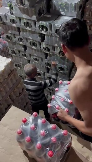 Efficient Plastic Bottle Storage Techniques in a Warehouse