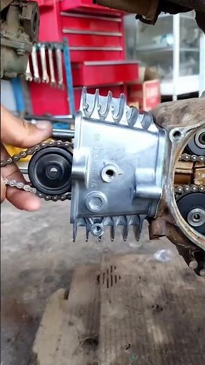 How to install a timing chain on an engine #shortvideo