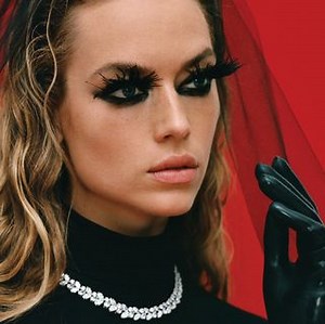 The Modern Bride: A Rebel and a Romantic