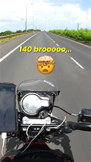 Testing Triumph Scrambler 400x at 140 💨 😳 #sundaymorningride #scrambler400x #triumph