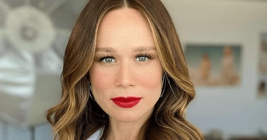 Mariana Ximenes rouba a cena ao posar de biquíni em cenário luxuoso