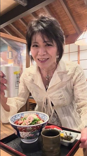 彦根の夜、何気なく入った西口駅前の「八千代」の柔らかくて甘い牛すじ山盛りの「ひこね丼」が美味しかった(*'-'*)