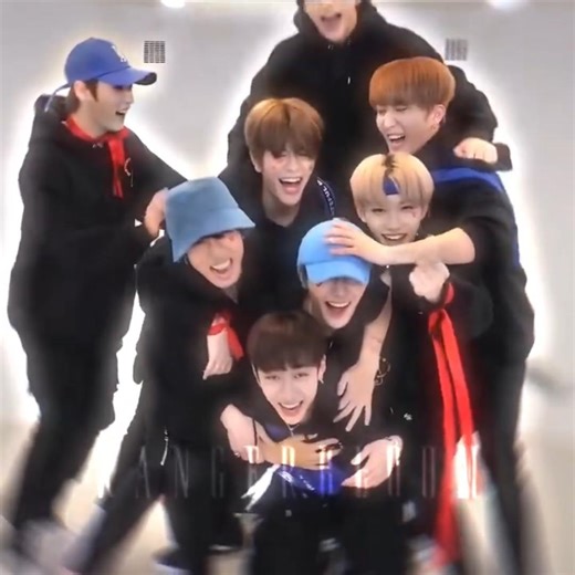 HAPPY NEW YEAR! ✨💖 (SORRY FOR THIS LATE🤧)