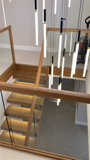 Luxury Floating Staircase Design Ideas for Modern Homes