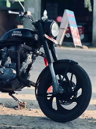 Explore the Bullet 350: Features and Performance