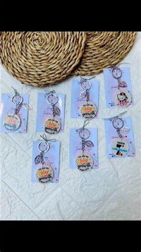 DIY Epoxy Resin key chain ✨#resinart #epoxyresin #diycrafts #handmade #resinkeychain #diyresinart