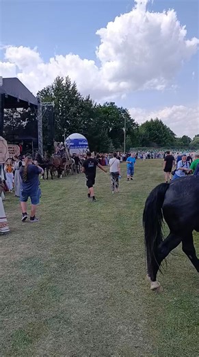 2K views | Biała świętuje 800-lecie. Trwa biesiada na stadionie miejskim. Wydarzenie zakończy koncert zespołu Kombi. | Radio Doxa | Facebook
