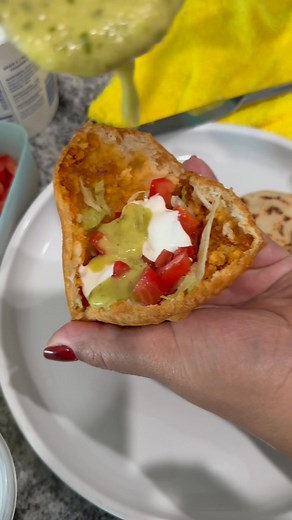 Así es como hago las gorditas rellenas fritas o en comal | Karla Roman