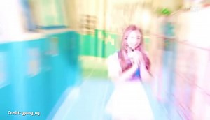 Khi fan ghép nhạc Cách (Yêu Đúng) Điệu của team Bích Phương vào MV Signal của TWICE và khớp từ hình ảnh đến khẩu hình miệng ca sĩ đến kinh ngạc, dù cho 2 ca khúc này không liên quan gì về giai điệu: | Hóng Hớt Showbiz Video