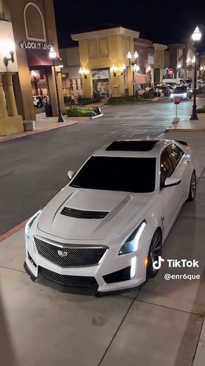 Cadillac CTS-V: The Hellcat in a Suit