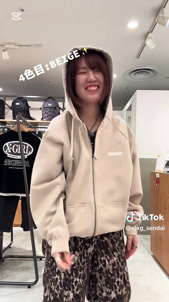 XLARGE定番ゴリラジップパーカーの魅力