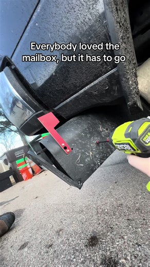 Jon 😎 (@thick_dad_shenanigans)’s video of mailbox