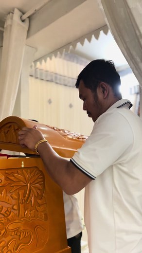 Intricate Ornate Yellow Object Inspection