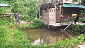 Building Fish Pond Construction: Pouring concrete columns and concrete floors on the fish pond | Free Bushcraft
