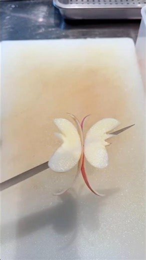 Sweet Butterfly Apple Sculpture Emphasizes both sweetness and art#Fruit Carving Ideas#Knife Skills#