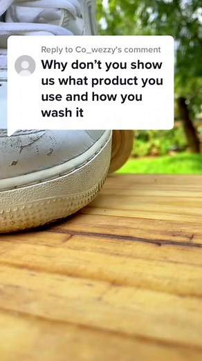 Replying to @Co_wezzy Restoring oxidised midsoles to white using Hydrogen peroxide ,Bicarbonate of Soda and Colgate toothpaste 🧼👟. 🚨 DISCLAIMER:🚨 This video is for educational purposes and is based on personal opinions. This video is not a substitute for professional advice, but for general guidance. We advise you to always try it out on a small portion before you applyto the entire shoe. Also, certain fabric material will yellow as soon as it hits the sunligh with H2O2. 🙂 enjoy! #SAMA28 #c