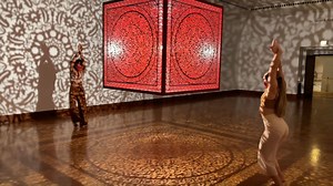 ❤️ We just LOVE this performance in the All the Flowers Are for Me exhibition space by local dance group Pones we had to share again! Pause, reflect & move to this immersive installation now on view through May 30 http://bit.ly/CAMAnilaAgha | Cincinnati Art Museum