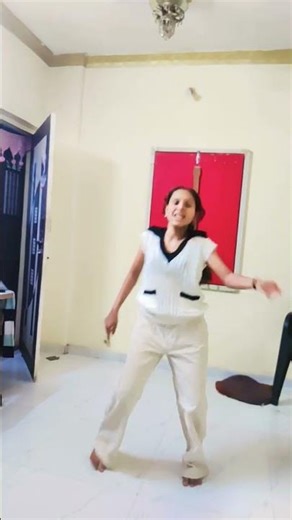 Nashe se chadh Gai oye💕🌷🤍🤍✨🙈 #dance