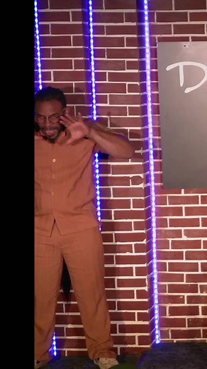 Sign Language Interpreter at Comedy Show | Learning Experience