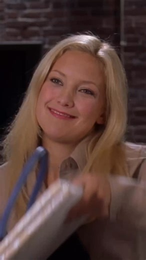 Salt popcorns - movies & series on Instagram: "🎥:- How to lose a guy in 10 days . .It’s a scene of peak comedic absurdity showing Andie’s commitment to sabotaging the relationship and Ben’s humiliating persistence."