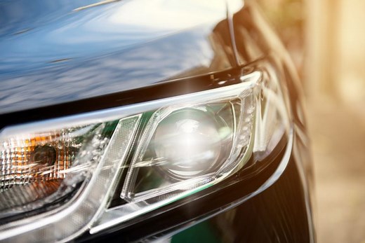 LEDプロジェクターヘッドライトはなぜ主流になった？マルチリフレクターとの違いと構造 | MOBY [モビー]