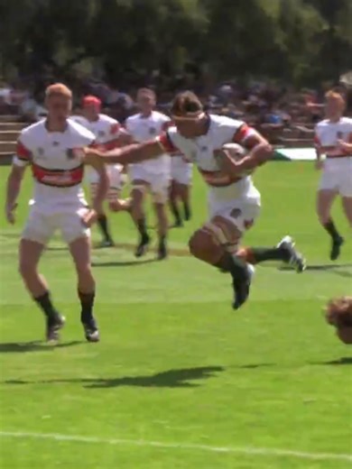 𝙂𝙀𝙔𝙎𝙀𝙍 𝘽𝙐𝙍𝙎𝙏 𝙊𝙑𝙀𝙍 𝙁𝙊𝙍 𝙏𝙃𝙀 𝙒𝙄𝙏 𝘽𝙐𝙇𝙇𝙀 Affies eighthman, Janno Geyser, burst over the try line after some good work by inside centre, Juan Ferreira. The Wit Bulle won the match against Grey High School by 66-19. #SuperSportSchools #SchoolsRugby #SkoleRugby #PBHS125 #TomorrowsChampions