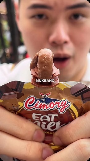 Edgar Wijaya | TANTANG DIRI SENDIRI on Instagram: "TANTANGAN MUKBANG SUSU SEKTE BARU TINGGAL DIKENYOT-KENYOT‼️ #susu #cimory #carabarumakansusu #maksu #kuliner"