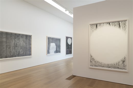 L'art inquiet et inspirant d'Alain Huck exposé à Lausanne dans "Respirer une fois sur deux" | RTS