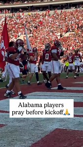 🙏 Alabama players take a moment to pray before kicking off against Oklahoma #RollTide #AlabamaFootball #CrimsonTide #CFB #RTR | Alabama Crimson Tide on AL.com