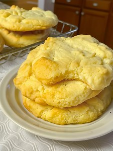 468K views · 2.3K reactions | "Took forever, but I finally found this recipe I had been eating in my childhood. It tastes just as I remember! They’ve become my go-to cookie to make for socials and even the holiday season. They’re simple but they’re addictively tender and light!" Recipe below ⬇️ | Old fashioned recipe | Facebook