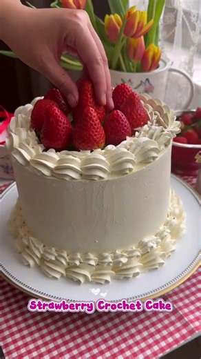 Crochet Cake #crochetcake #foodie #cake #cakedecorating #bakingtutorial #yum #bakingtutorial