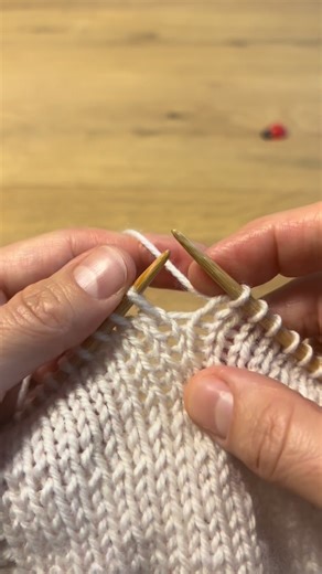 Replying to a question I received: Here’s how to tink (i.e. un-knit) twisted stitches, i.e. stitches worked through the back loop (ktbl and ptbl) 🧶 🍂 #knitting | Annaplexis