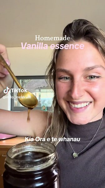 How to Make Homemade Vanilla Essence