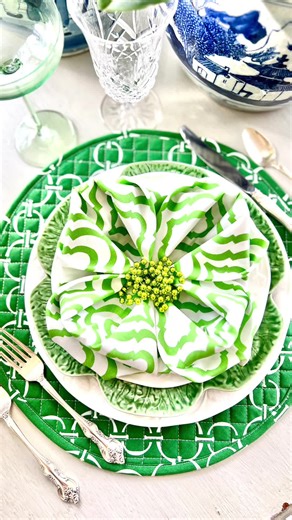 Feeling lucky? ☘️ Watch this simple napkin turn into the cutest little shamrock for your St. Patrick’s Day table. No extra decor, no fuss - just a few easy folds and suddenly your whole place setting feels festive. A fold here, a tuck there and boom. Instant charm. ✨ Save this for your March hosting and tag us when you try it - we love seeing your tables looking extra lucky. 💚🌈