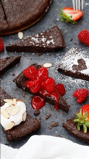Dairy-Free Flourless Chocolate Cake (So Fudgy!)