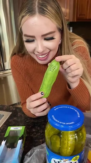 33K views · 277 reactions | Yodeling Pickle Prank  TURN UP VOLUME #reels #viral #prank #pranks #pickle #pickleball #groceries #shopping #tiktok #sing #singer #singing | The Amy Boiss Show | Facebook