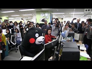 くまモン、朝日新聞東京本社を訪問 「大くまモン展」PR