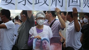 Tianjin blast: Chinese citizens demand accountability