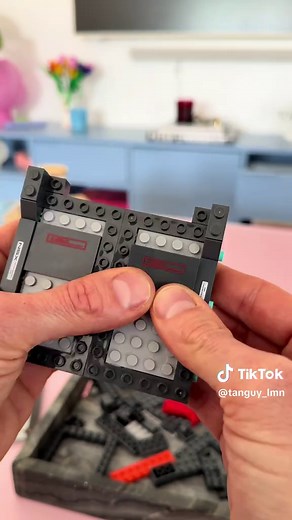 Construction de la NSX chez Mattel Brick Shop