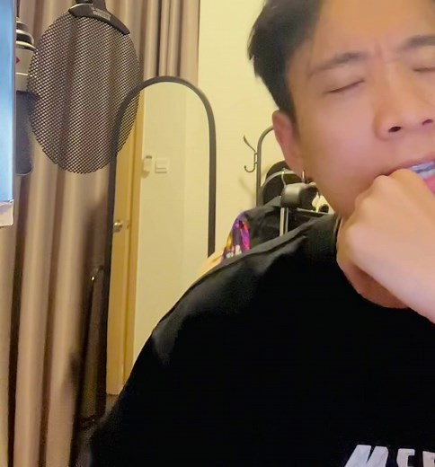 656K views · 39K reactions | tự dưng tìm lại được quả ổ cứng chứa đống nhạc cách đây 9 tỉ năm bị thất lạc, cảm thấy như được lau lại thanh kiếm, may mà ko quên miếng lời nào | JustaTee | Facebook