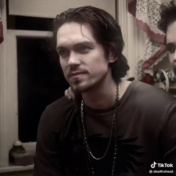 Me posting shameless is kjnda crazy Viys ill be back to normal soon #kevinball #shameless #stevehowey