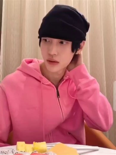 the possibilities of singing every single sm bg bside for weekly trainee evaluations.. pull out shinee odd eye cover for me