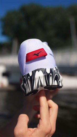 A closer look at the all new Mizuno Wave Rider 30