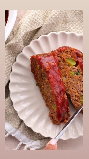 RECIPE LINKED IN COMMENTS! This delicious brown sugar meatloaf is one of our most popular recipes! Definitely save this one! #easyrecipes #thesouthernladycooks | The Southern Lady Cooks