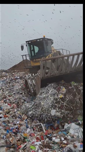 This landfill compactor never stops pushing #shorts #compactor #heavymachinery