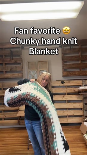 Zyanya: Fan Favorite Chunky Knit Blanket